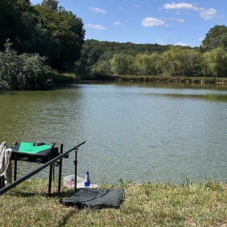 Camping Les Petites Minaudieres Coussay-les-Bois Luaran gambar
