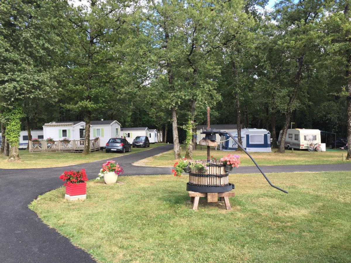 Camping Les Petites Minaudieres Coussay-les-Bois Luaran gambar