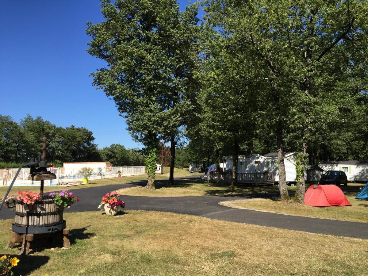 Camping Les Petites Minaudieres Coussay-les-Bois Luaran gambar