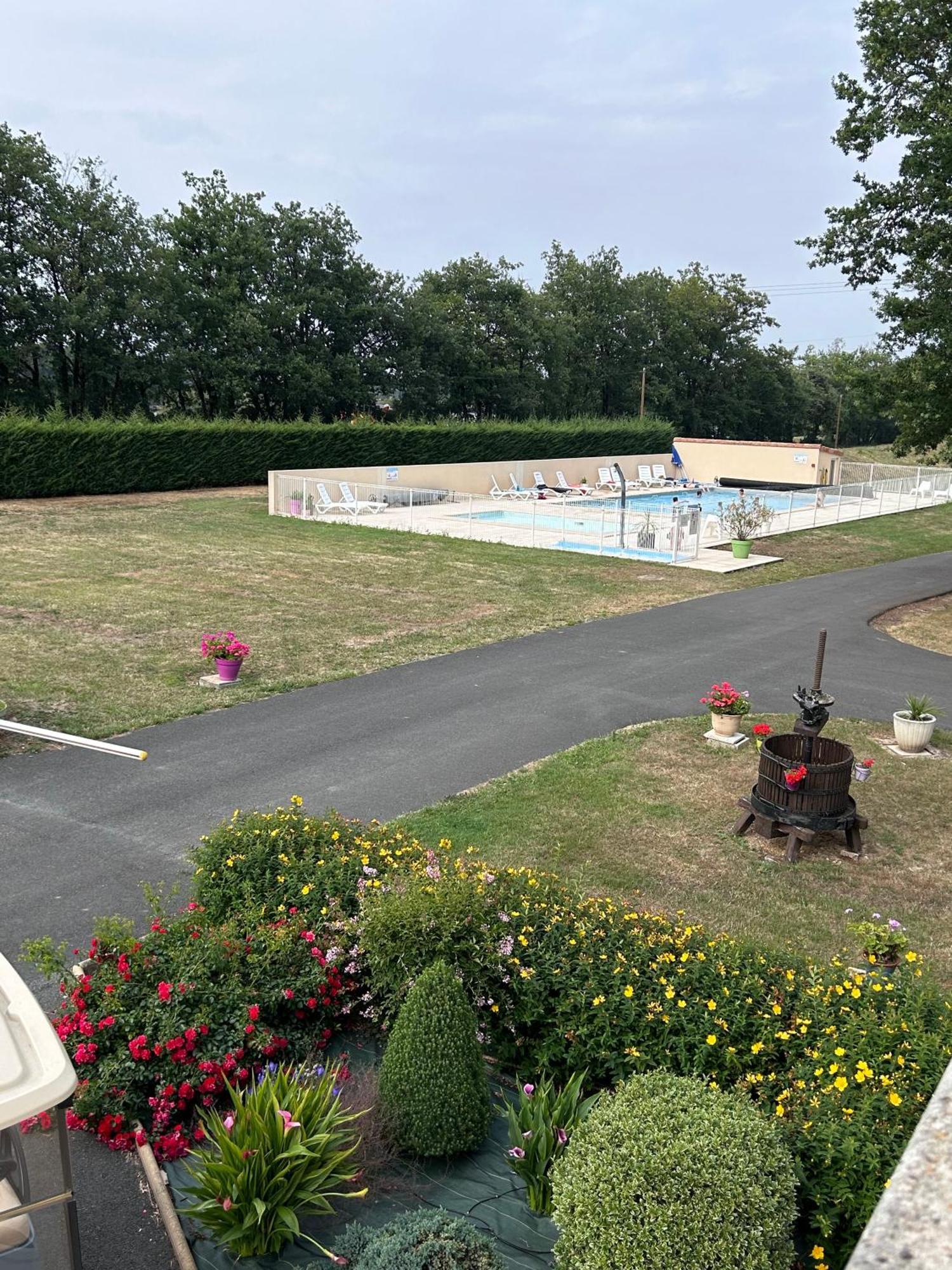 Camping Les Petites Minaudieres Coussay-les-Bois Luaran gambar
