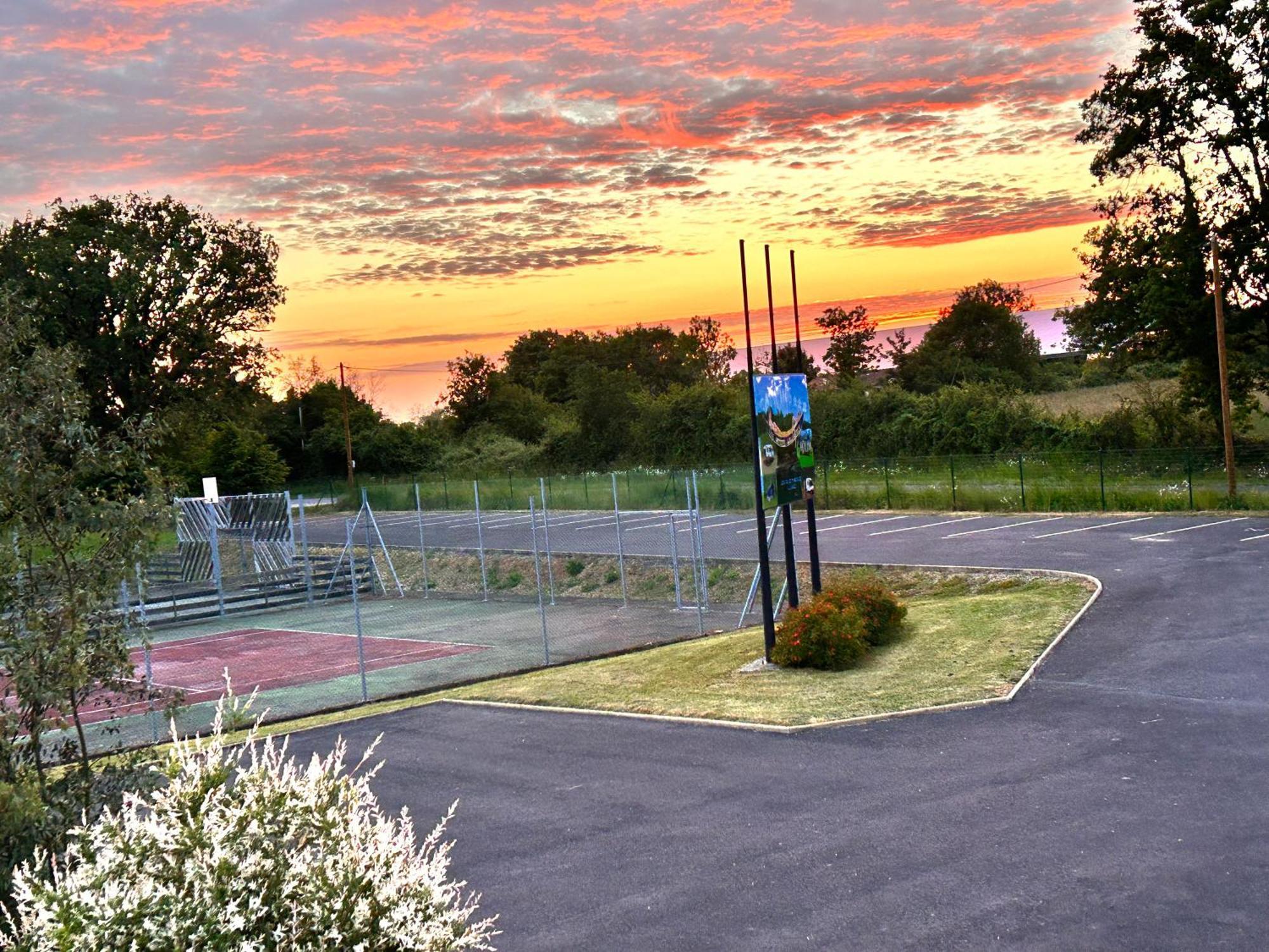 Camping Les Petites Minaudieres Coussay-les-Bois Luaran gambar