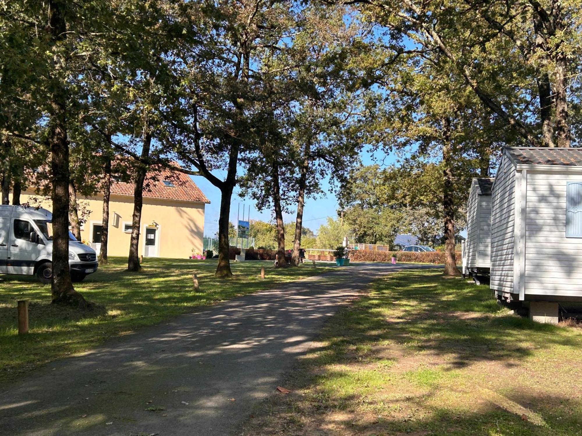 Camping Les Petites Minaudieres Coussay-les-Bois Luaran gambar