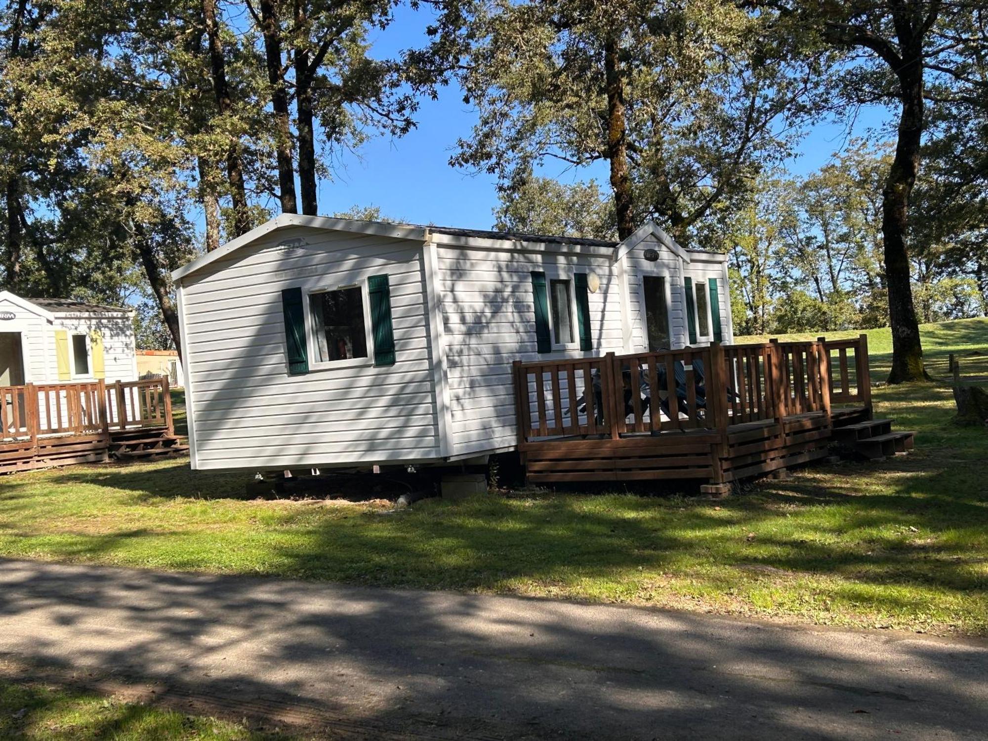 Camping Les Petites Minaudieres Coussay-les-Bois Bilik gambar