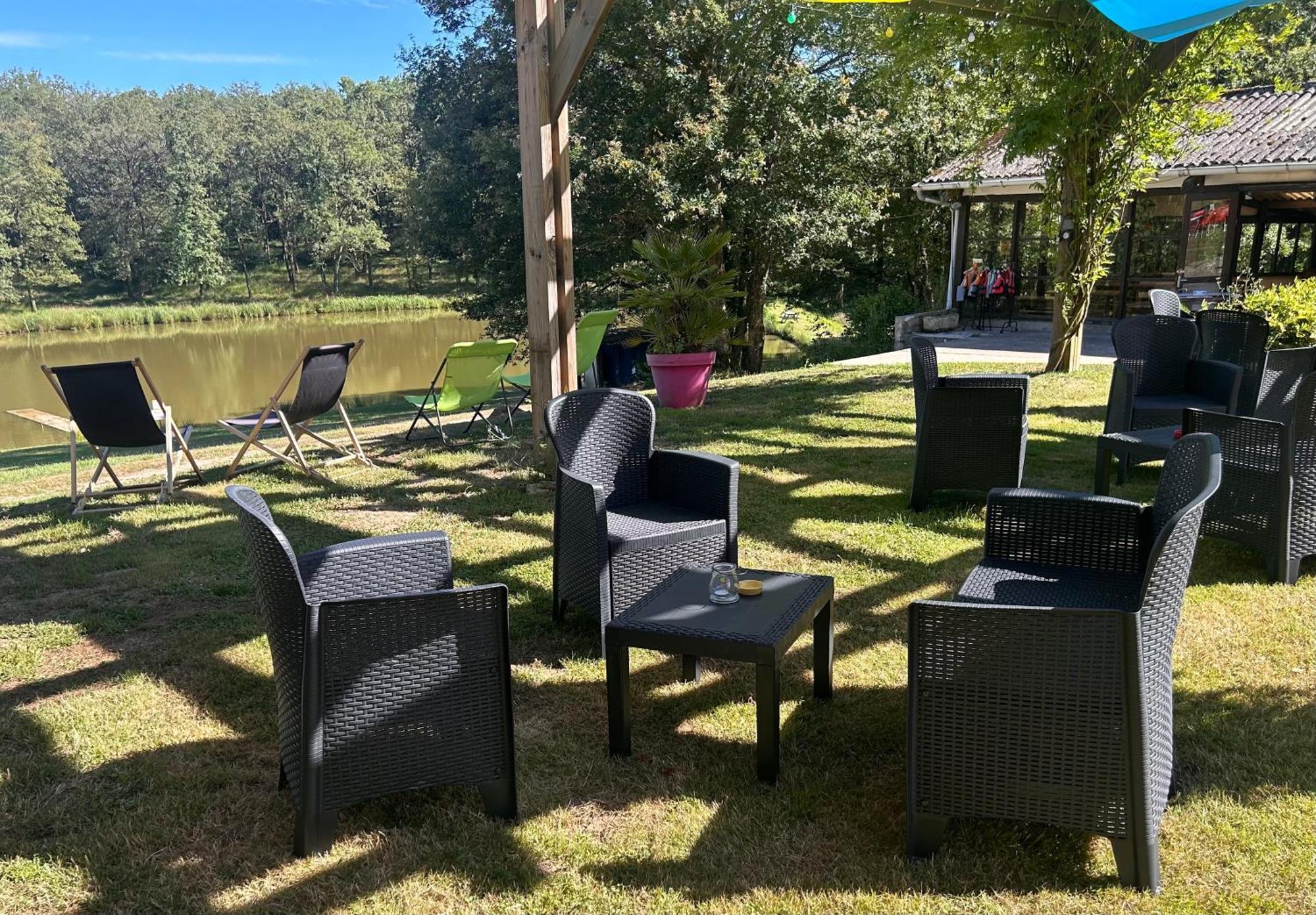 Camping Les Petites Minaudieres Coussay-les-Bois Luaran gambar