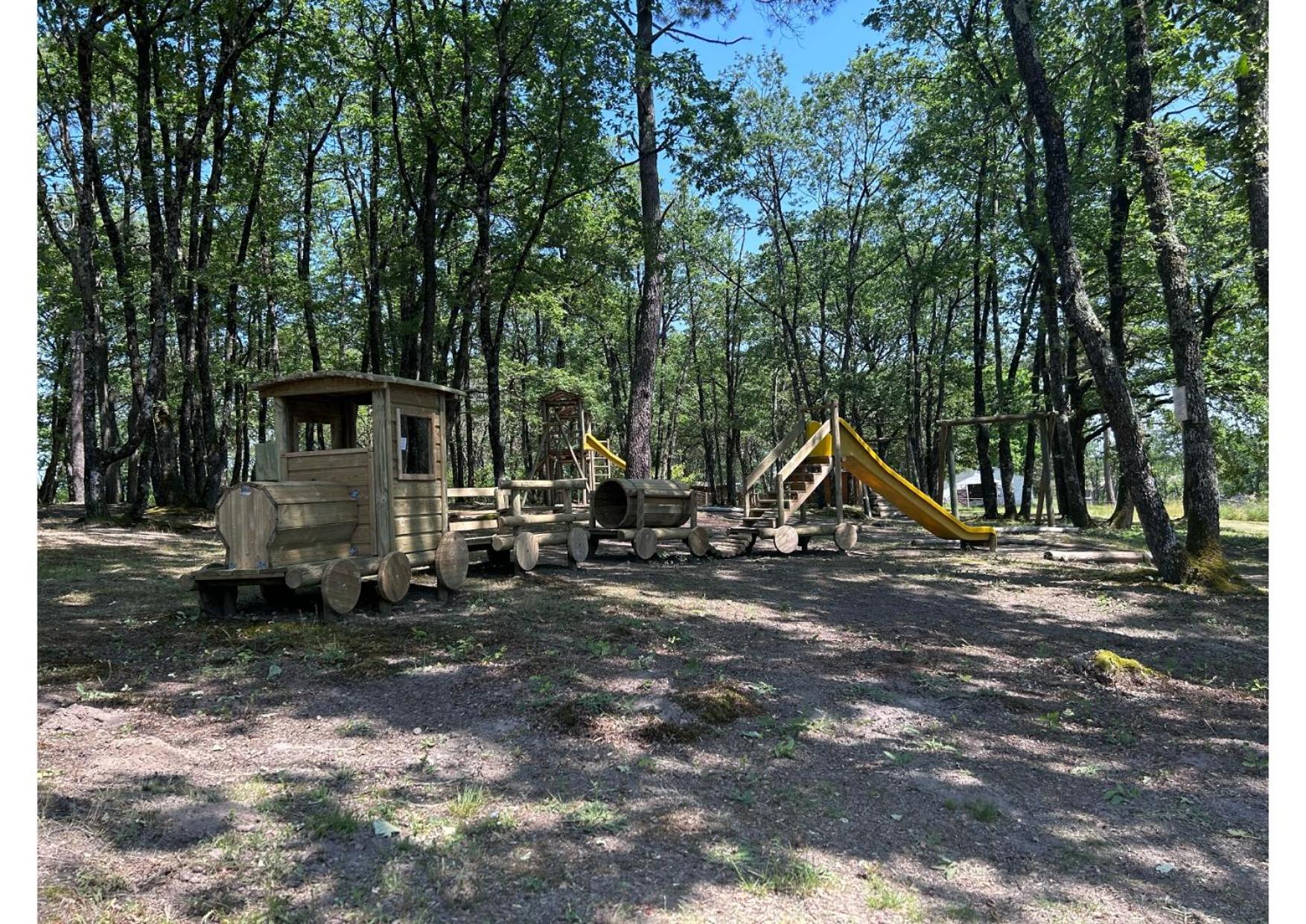 Camping Les Petites Minaudieres Coussay-les-Bois Luaran gambar